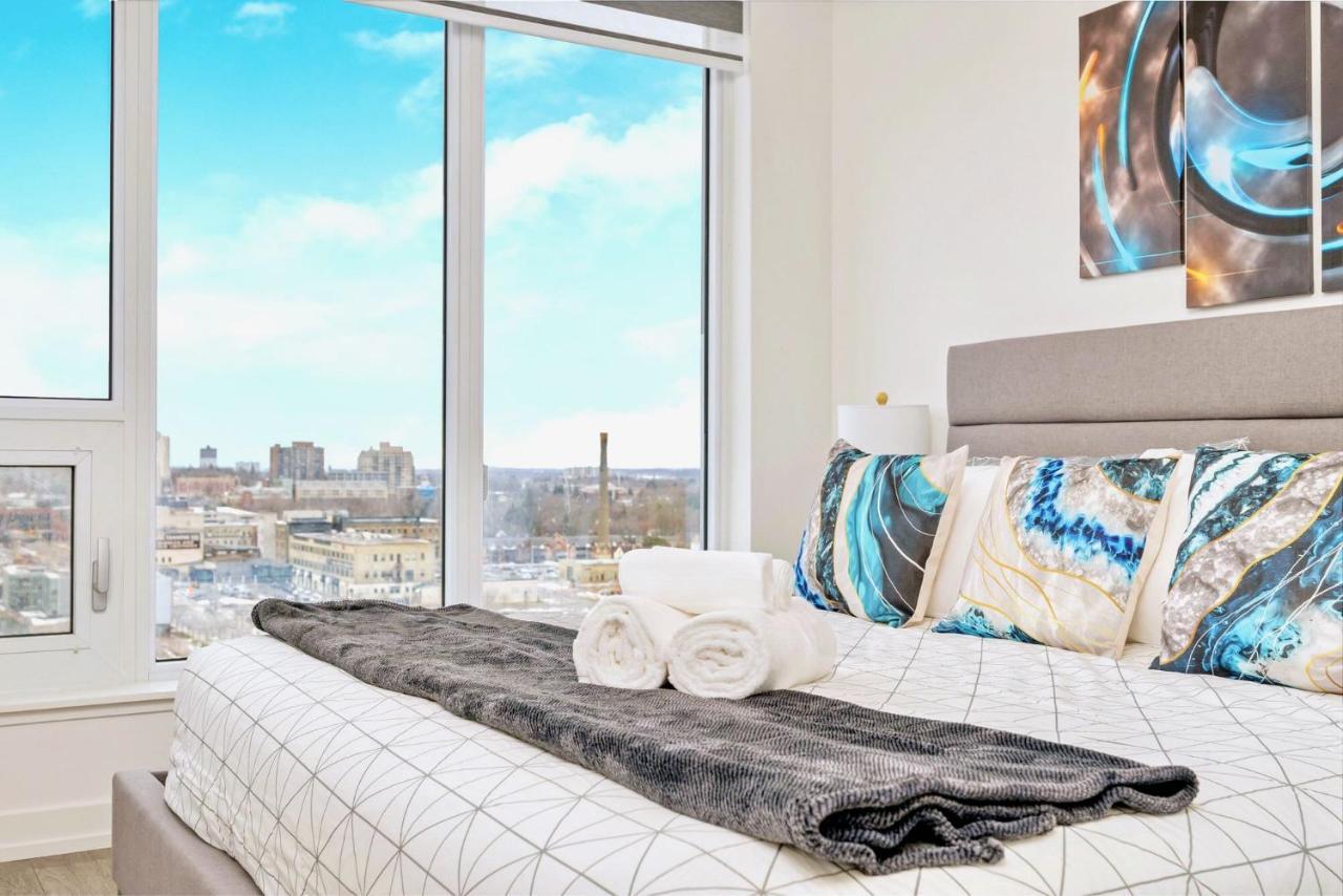 Luxurious 1Br Condo - Stunning City Views キッチナー エクステリア 写真